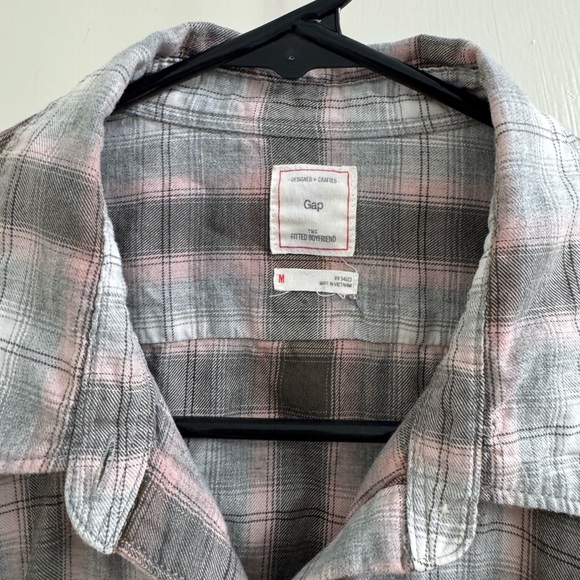 GAP Plaid button down - Picture 2 of 3